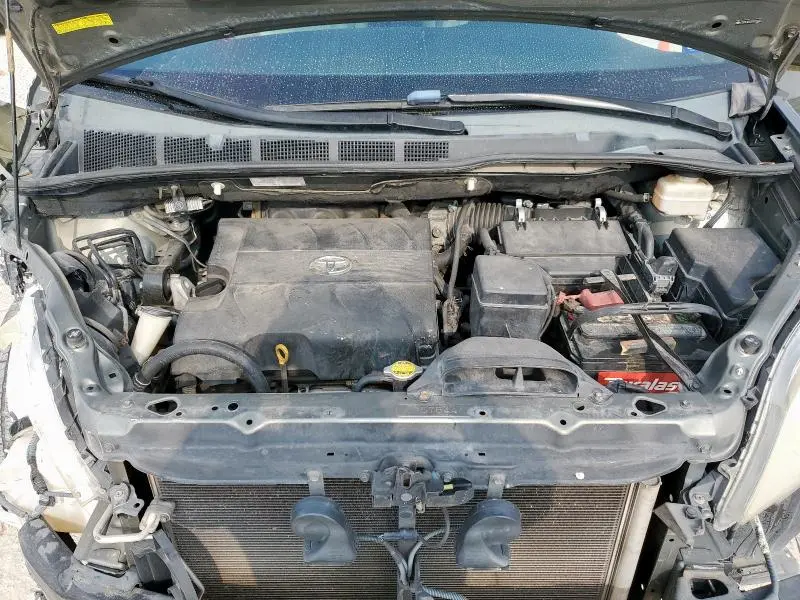 2011 TOYOTA SIENNA XLE