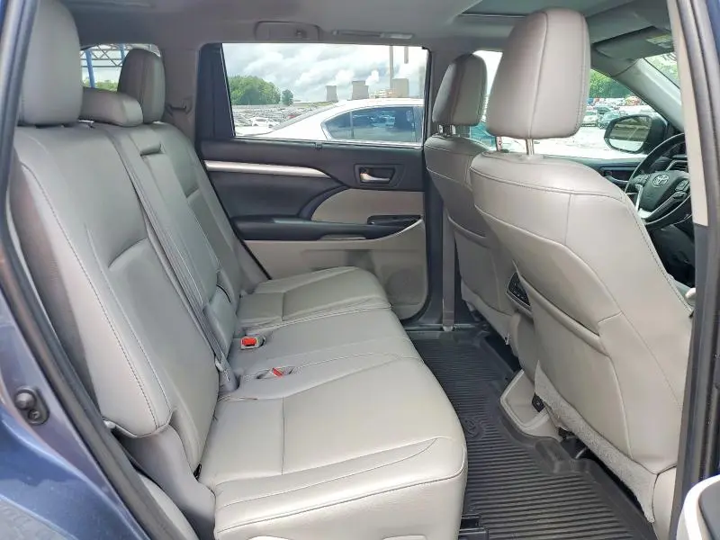 2019 TOYOTA HIGHLANDER XLE  