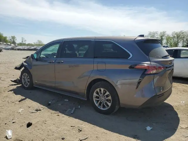 2021 TOYOTA SIENNA LE  