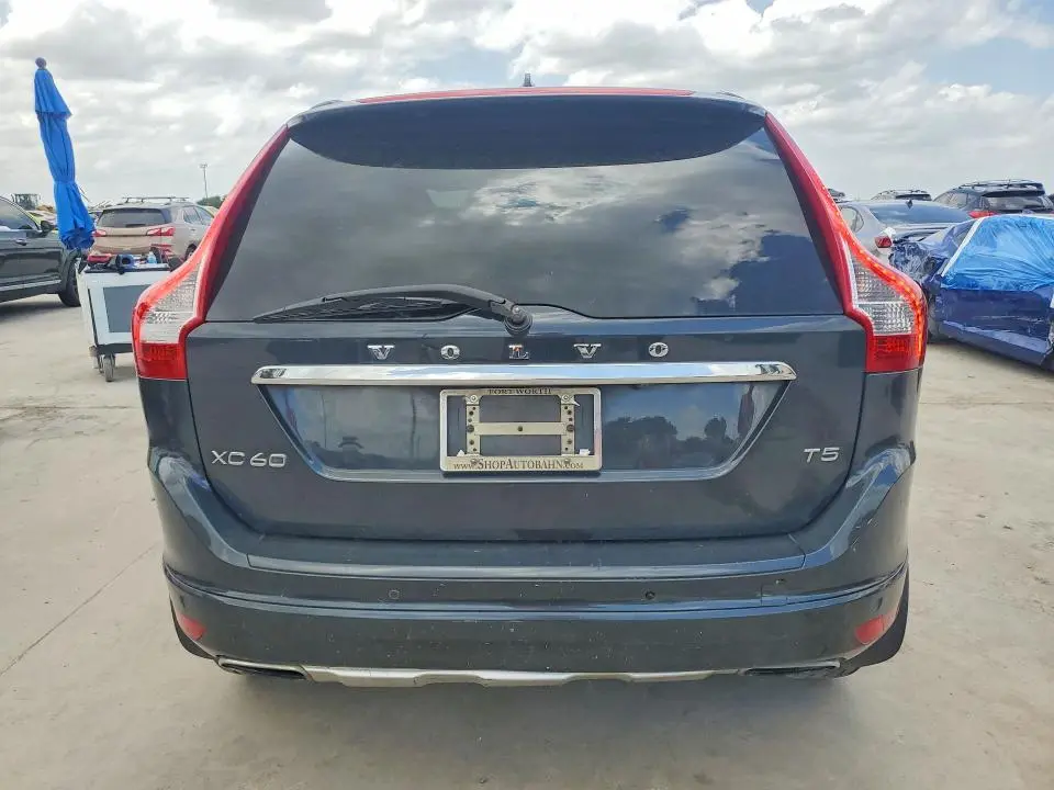 2015 VOLVO XC60   