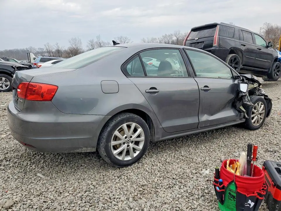 2011 VOLKSWAGEN JETTA SE  