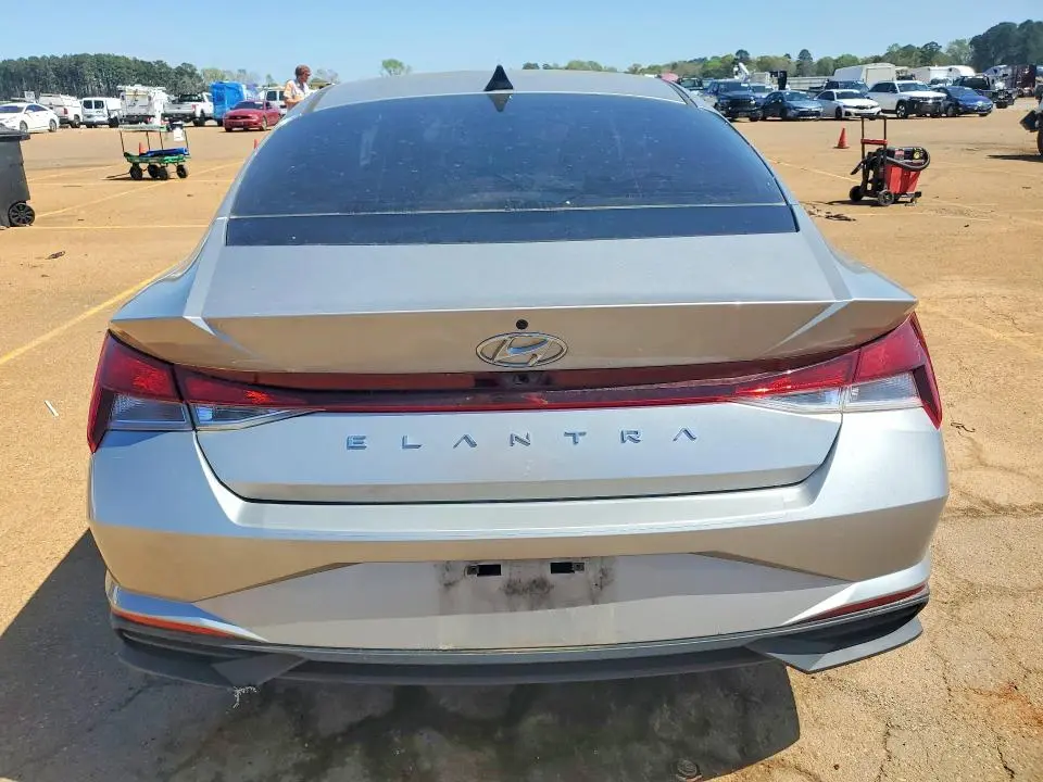 2021 HYUNDAI ELANTRA SEL  