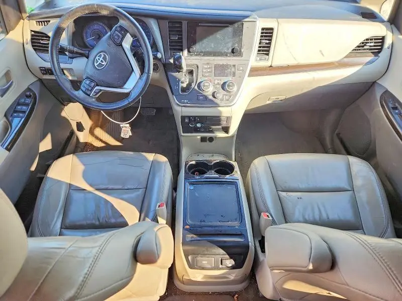 2016 TOYOTA SIENNA XLE  