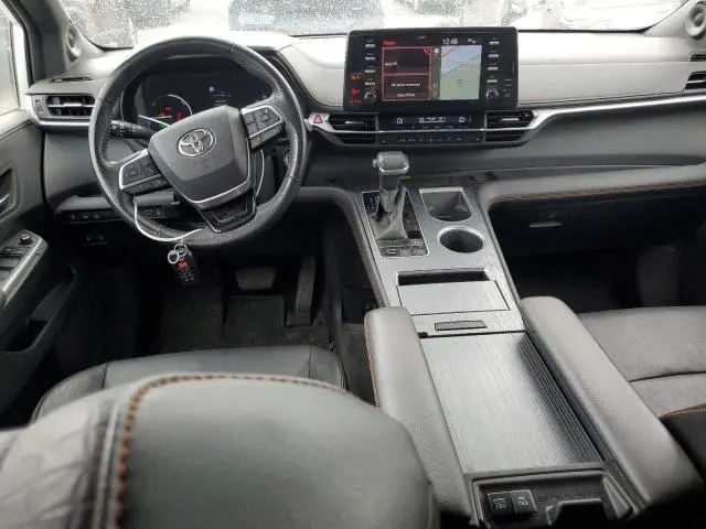 2022 TOYOTA SIENNA XSE  
