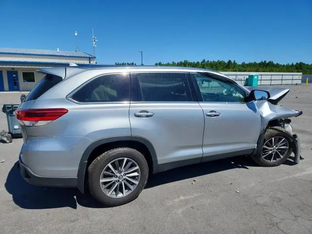 2019 TOYOTA HIGHLANDER SE  