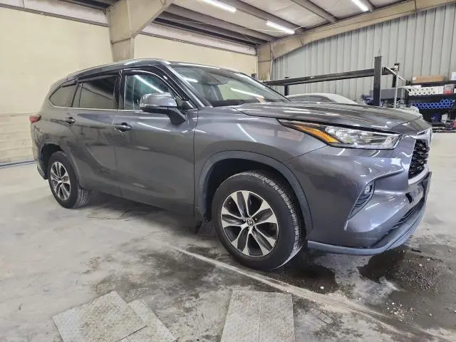 2020 TOYOTA HIGHLANDER XLE  