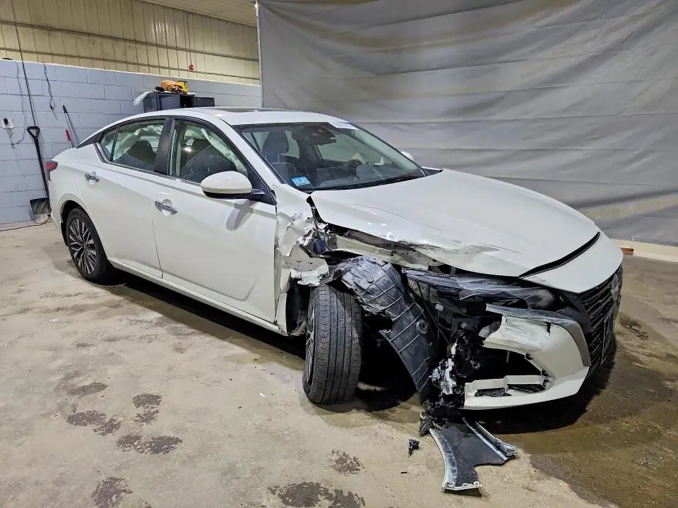 2023 NISSAN ALTIMA SV  