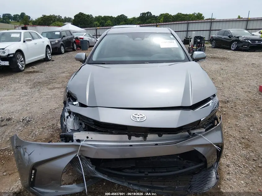 2025 TOYOTA CAMRY XLE