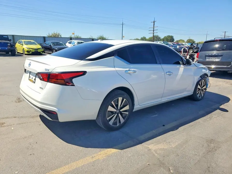 2022 NISSAN ALTIMA SV  