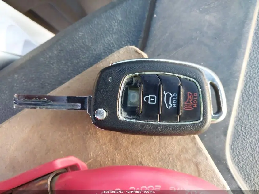 2017 HYUNDAI SANTA FE SE