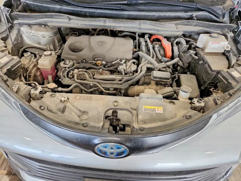 2022 TOYOTA SIENNA LE  