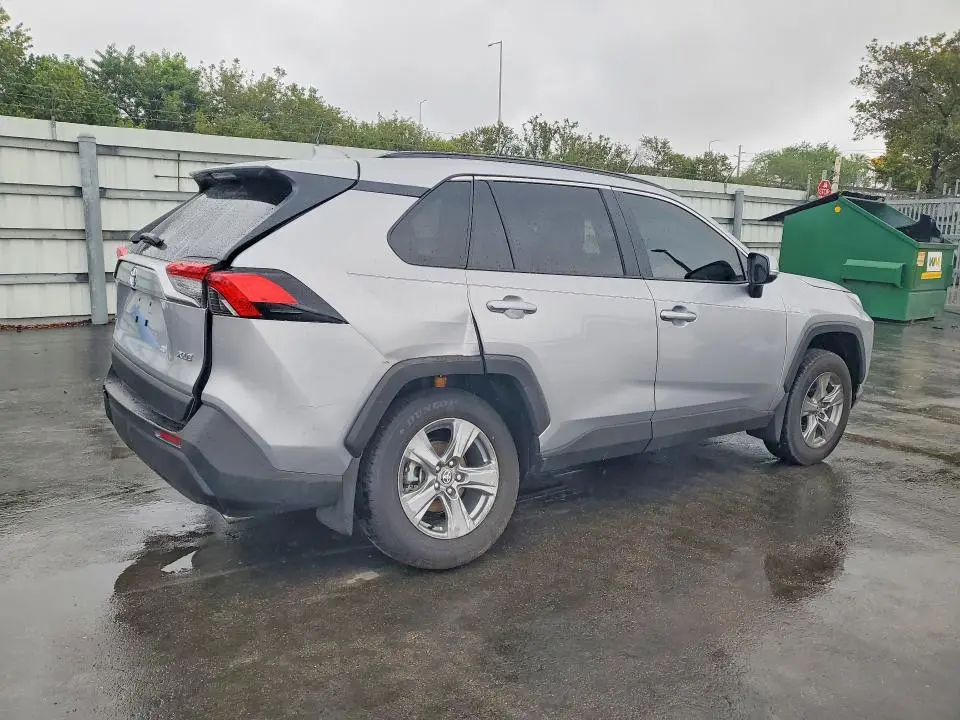2025 TOYOTA RAV4 XLE  