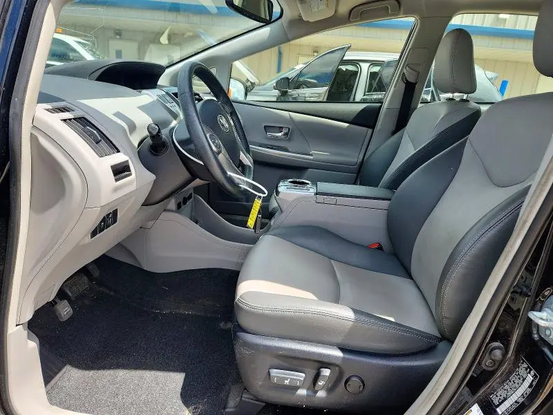 2017 TOYOTA PRIUS V FOUR  