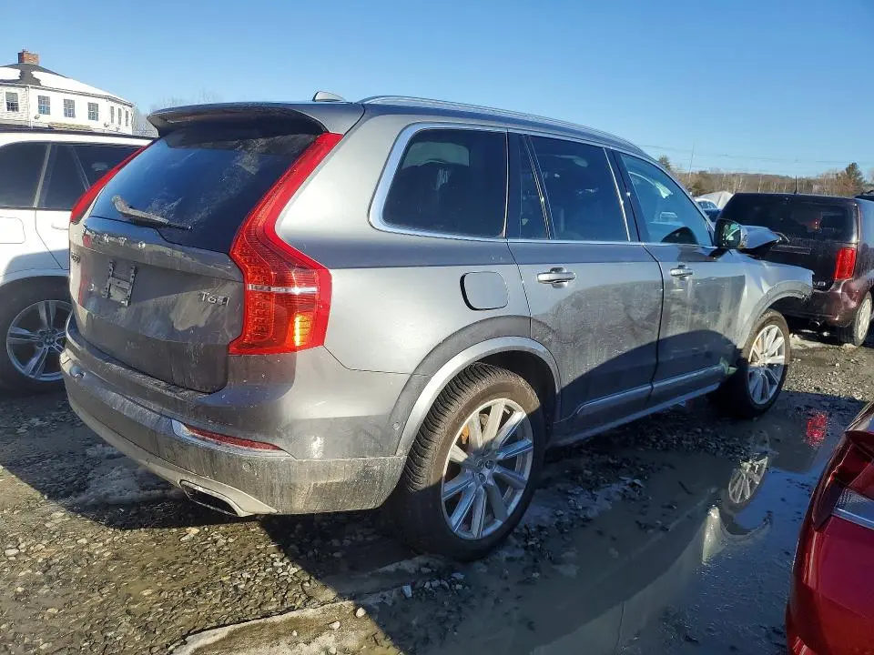 2017 VOLVO XC90 T6  