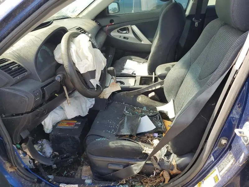 2011 TOYOTA CAMRY SE  