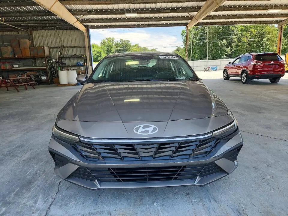 2024 HYUNDAI ELANTRA SE  