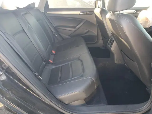 2014 VOLKSWAGEN PASSAT SE  