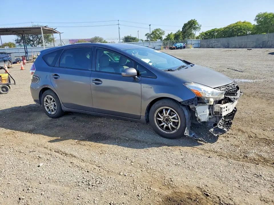 2016 TOYOTA PRIUS V FOUR  