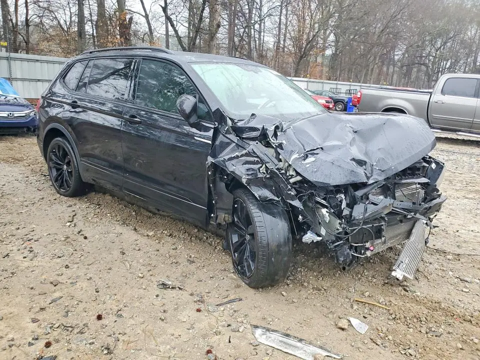 2021 VOLKSWAGEN TIGUAN SE  