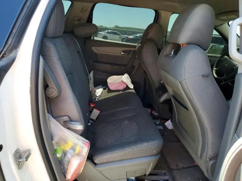 2014 CHEVROLET TRAVERSE LS  