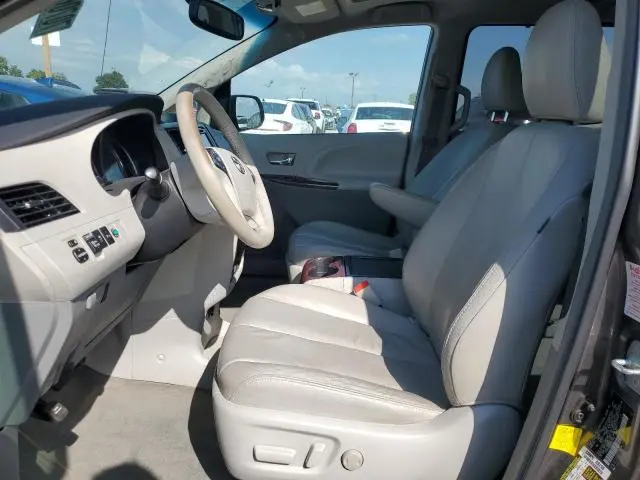 2013 TOYOTA SIENNA XLE
