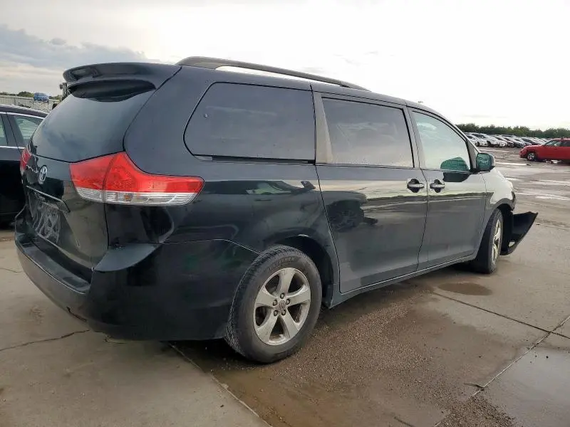 2011 TOYOTA SIENNA LE  
