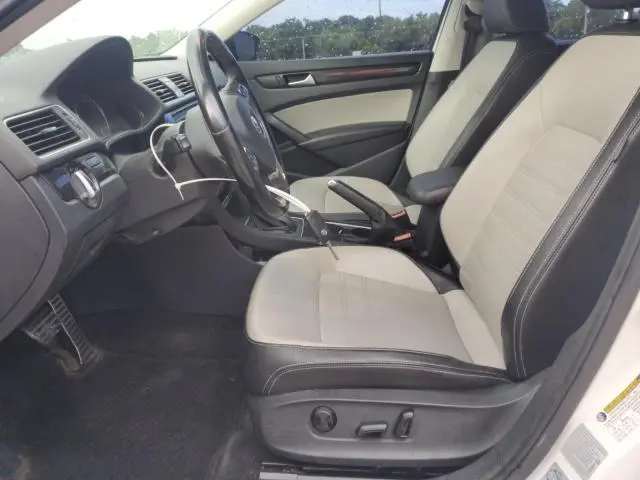 2015 VOLKSWAGEN PASSAT SE  