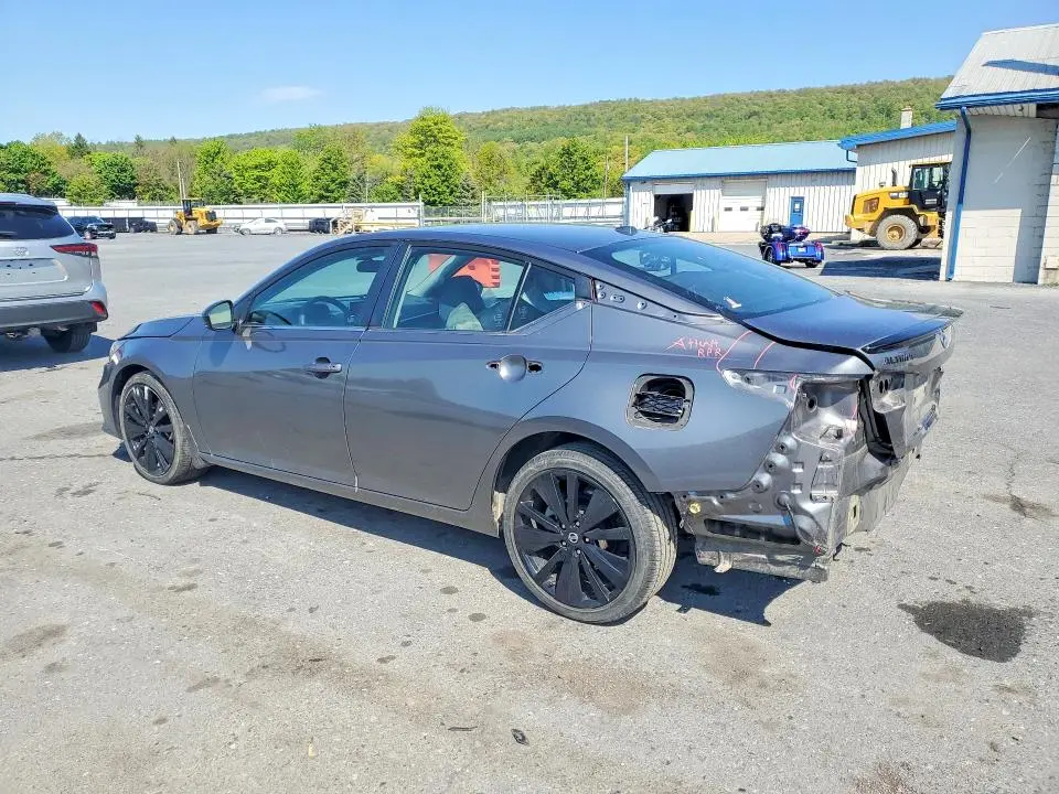 2022 NISSAN ALTIMA SR  