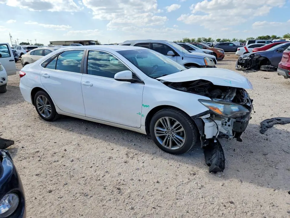 2015 TOYOTA CAMRY SE  