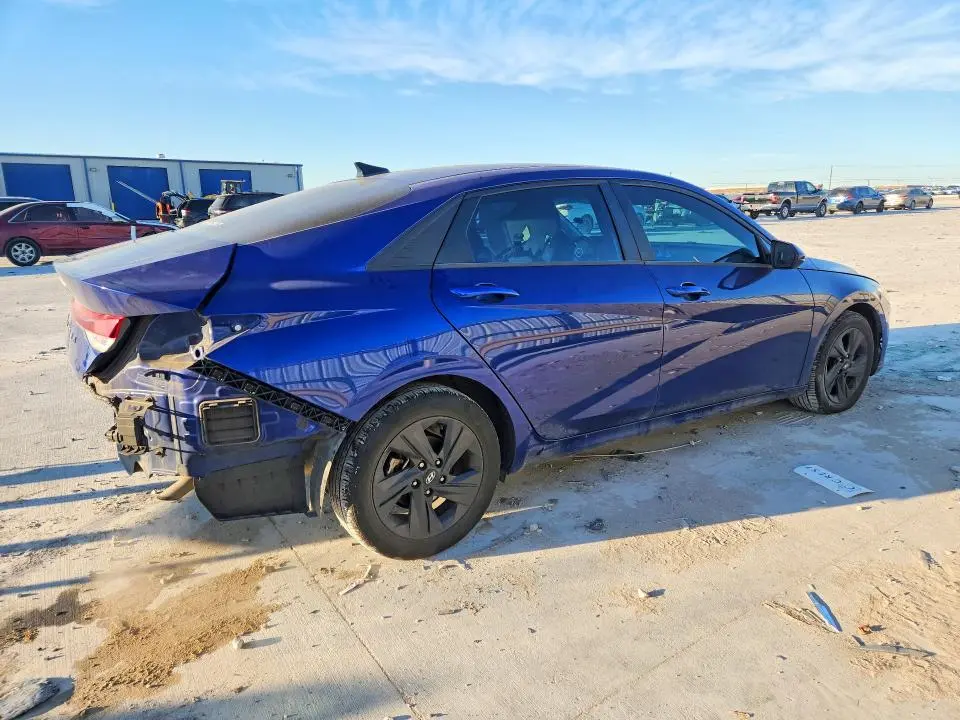 2022 HYUNDAI ELANTRA SEL  