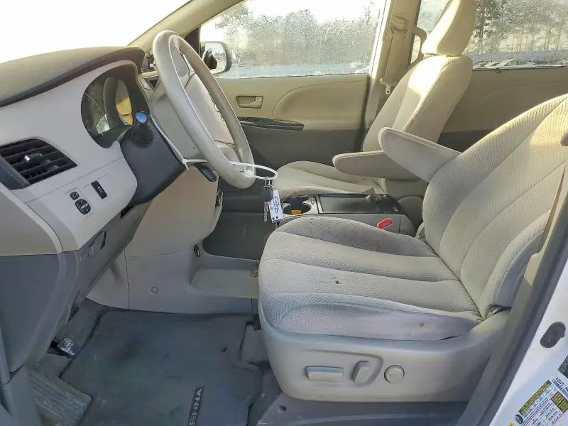2011 TOYOTA SIENNA LE  