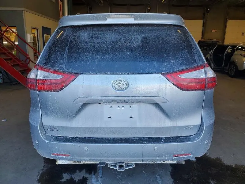 2017 TOYOTA SIENNA XLE  