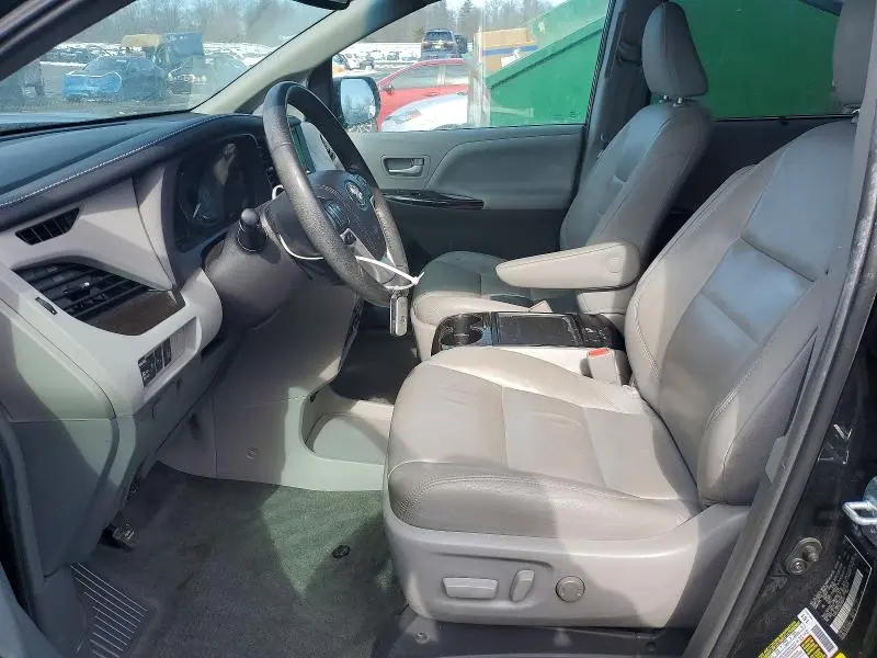 2017 TOYOTA SIENNA XLE PREMIUM 7-PASSENGER  
