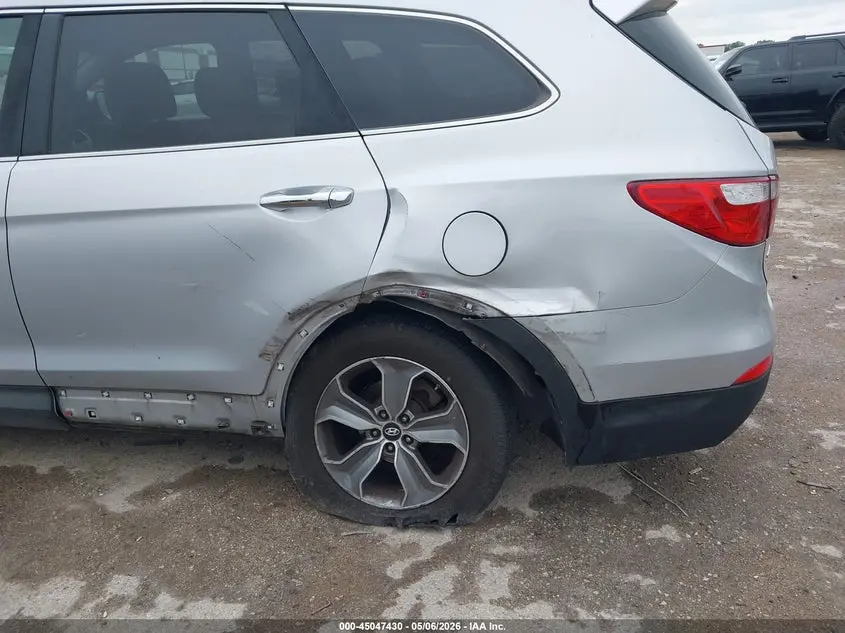 2016 HYUNDAI SANTA FE SE