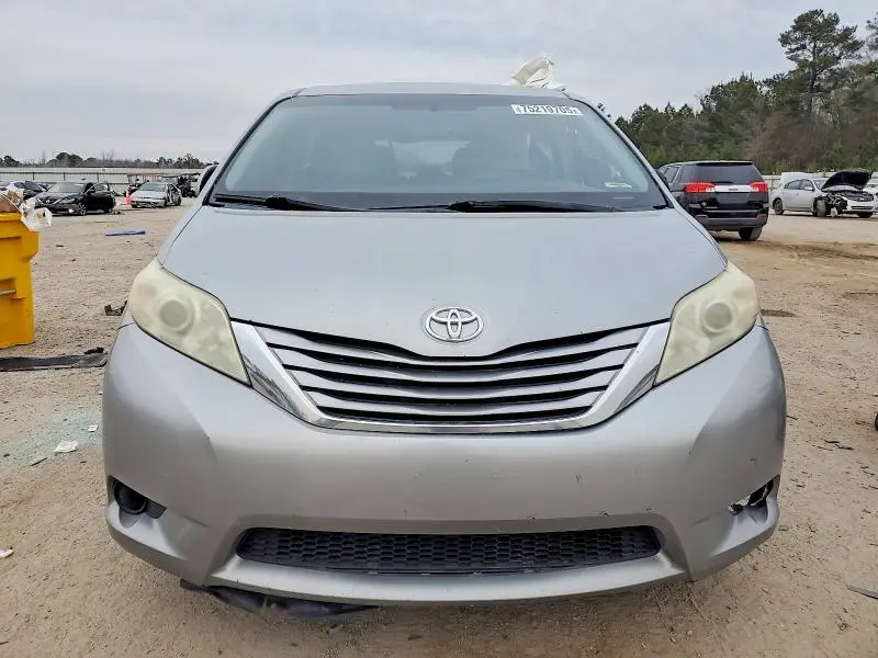 2015 TOYOTA SIENNA LE  