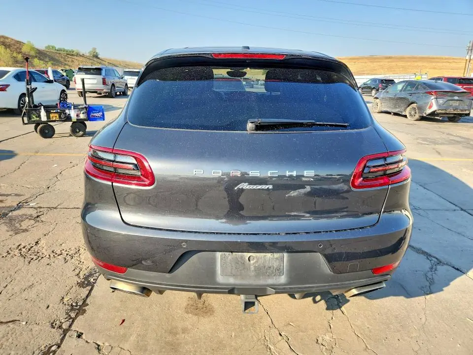 2018 PORSCHE MACAN   