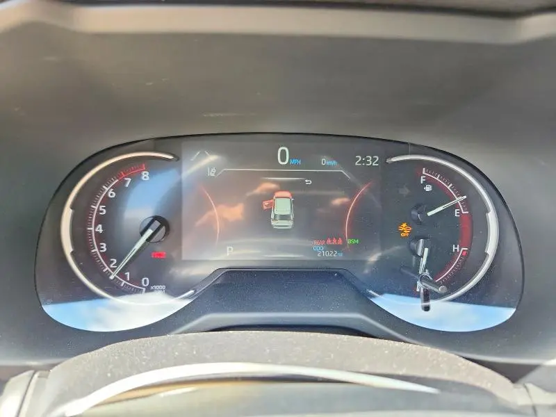 2025 TOYOTA RAV4 XLE  