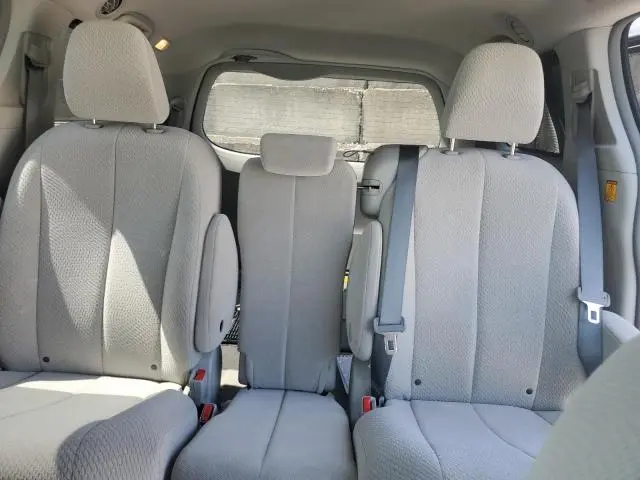 2013 TOYOTA SIENNA LE  