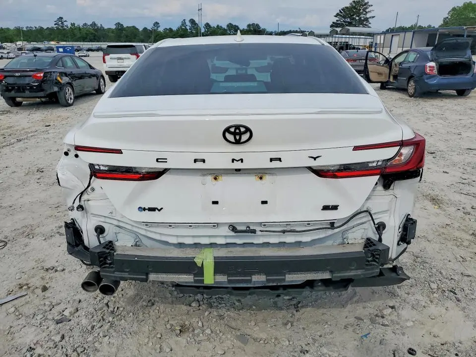 2025 TOYOTA CAMRY SE  