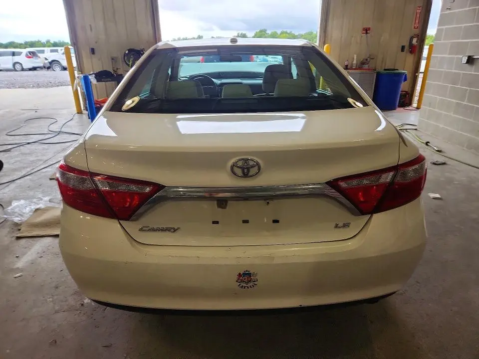 2015 TOYOTA CAMRY LE  