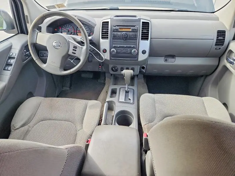 2010 NISSAN FRONTIER SE V6  