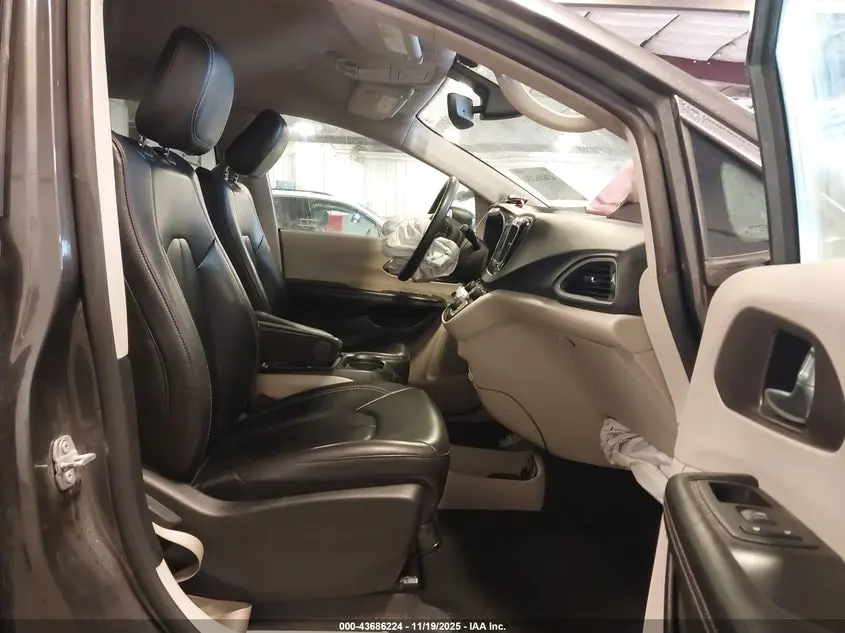 2021 CHRYSLER VOYAGER LXI