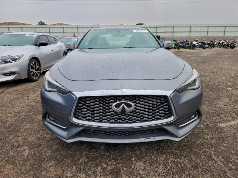 2018 INFINITI Q60 LUXE 300  