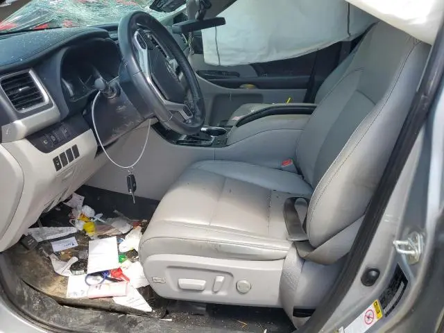 2019 TOYOTA HIGHLANDER SE  