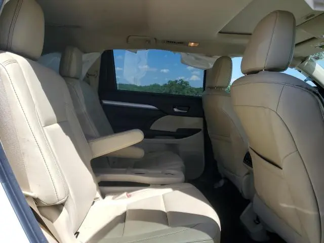 2017 TOYOTA HIGHLANDER SE  