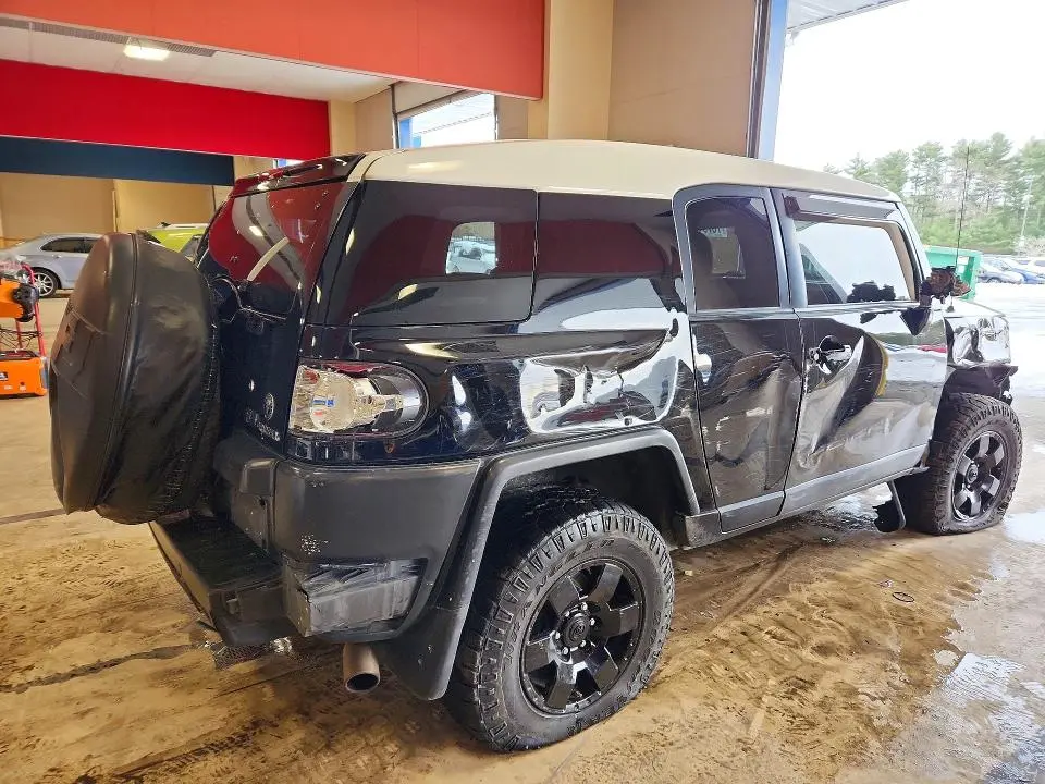 2010 TOYOTA FJ CRUISER   
