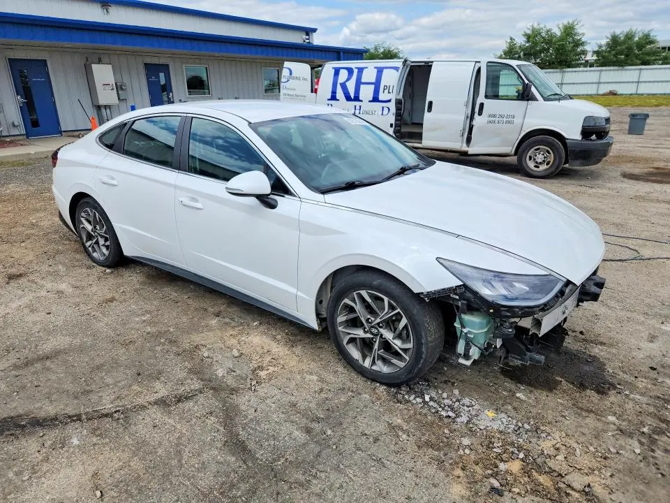 2022 HYUNDAI SONATA SEL  