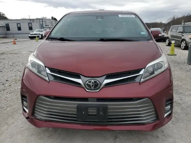 2019 TOYOTA SIENNA XLE  