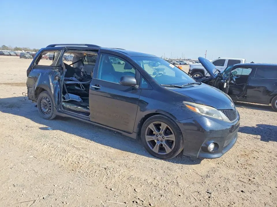 2017 TOYOTA SIENNA SE PREMIUM 8-PASSENGER  