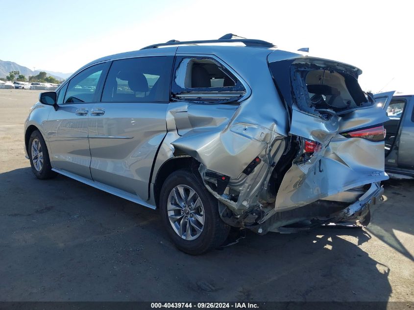 2022 TOYOTA SIENNA LE